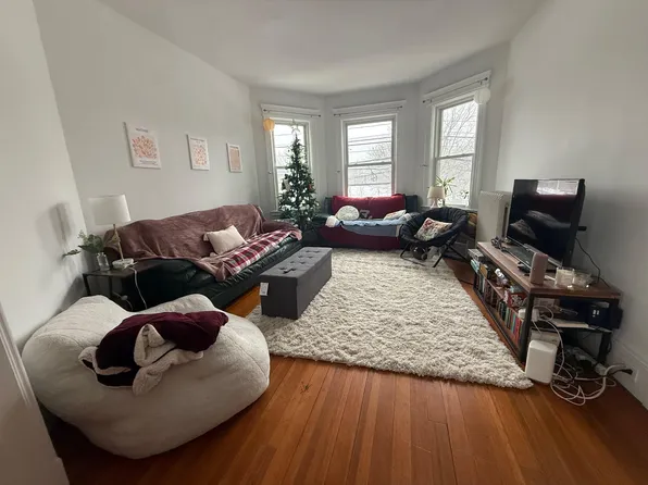98 Cypress St #3A, Brookline, MA 02445