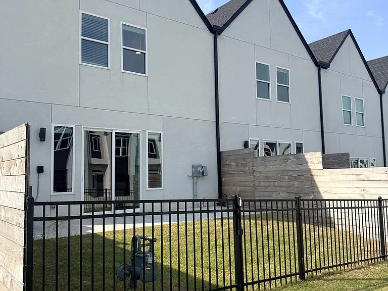 Oak Hill Townhomes: Now Offering First Month FREE! — Photo 61