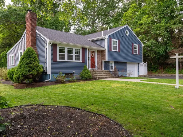 46 Windsor Rd, Stoneham, MA 02180