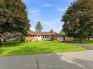 19 Ellery Cres, Ottawa, ON K2H6M5
