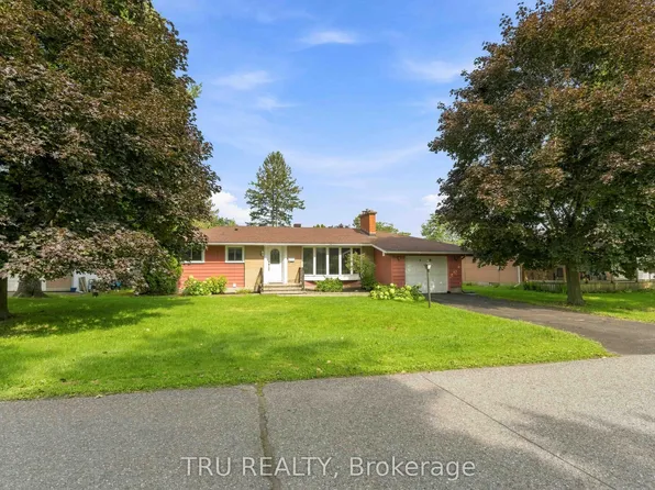 19 Ellery Cres, Ottawa, ON K2H 6M5