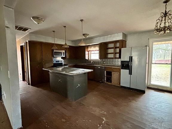 3rd image of 304 W Eagle Chief Dr