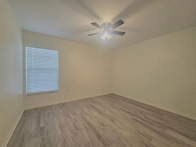 1902 Crystal Grove Dr — Photo 13