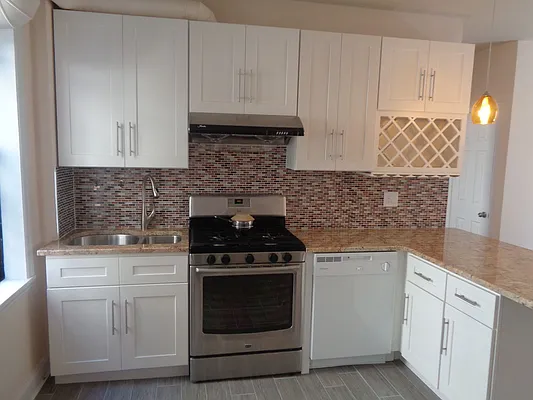 Rented by Zikos Realty Services | media 29