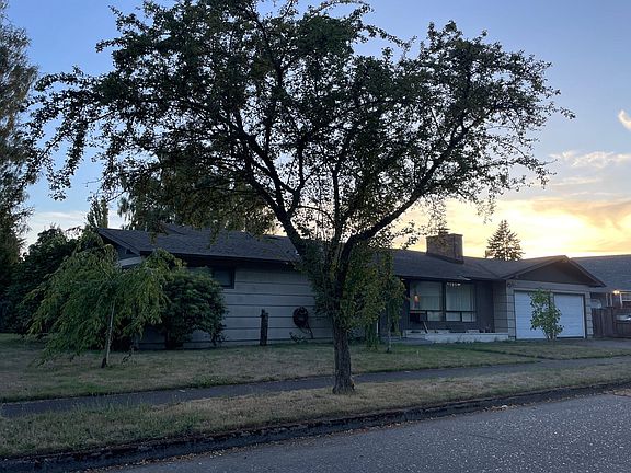 3rd image of 2611 Fir St