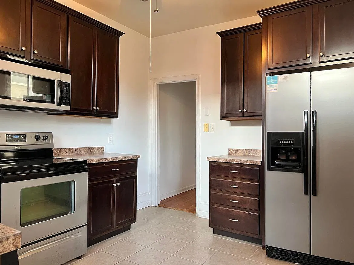3 bed, 2100 sqft, $1,595 — Photo 1
