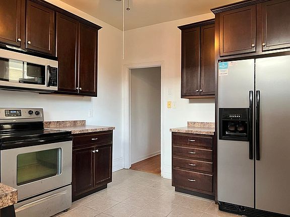 2nd image of 1832 Green St