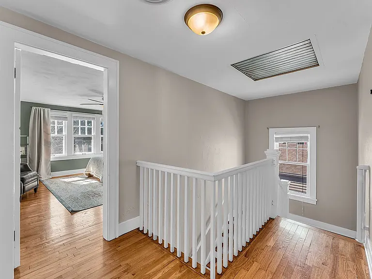 2716 SW 13th St — Photo 12
