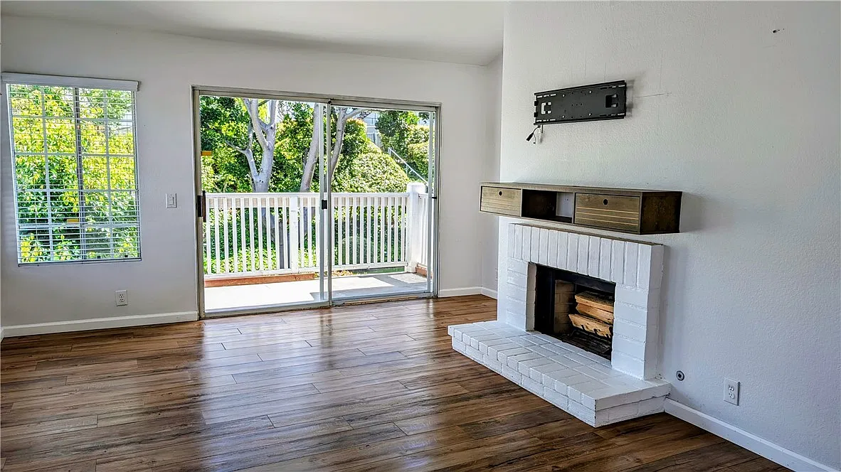 2 bed, 961 sqft, $2,900 — Photo 1