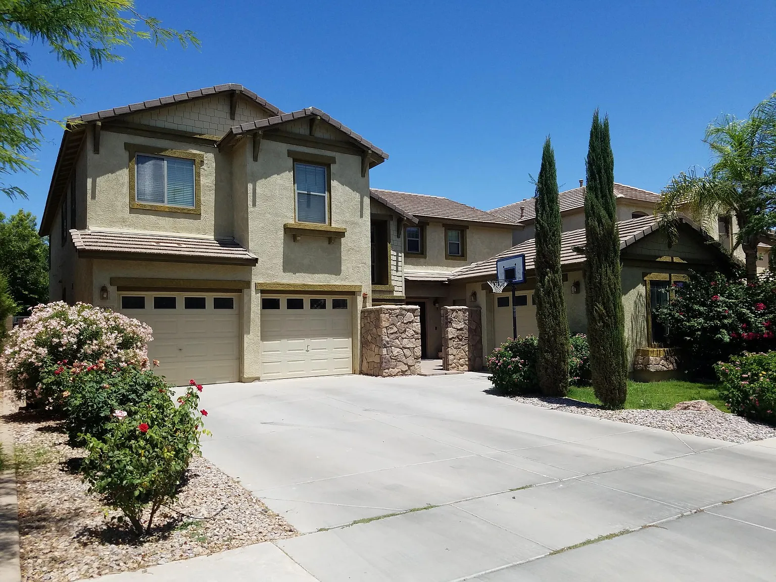 5 bed, 2933 sqft, $3,200 — Photo 1