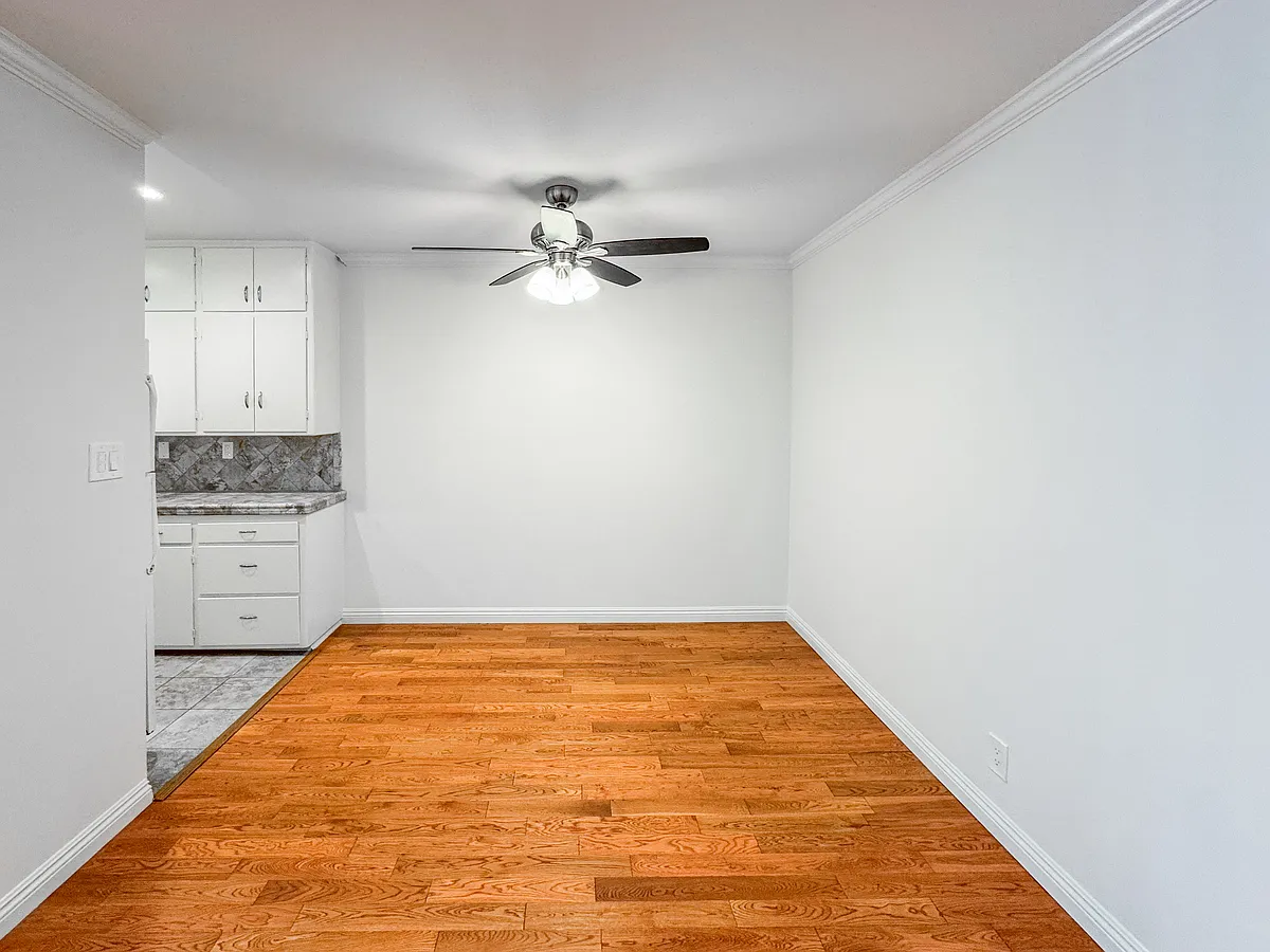Building Photo - 943 4th St #10
