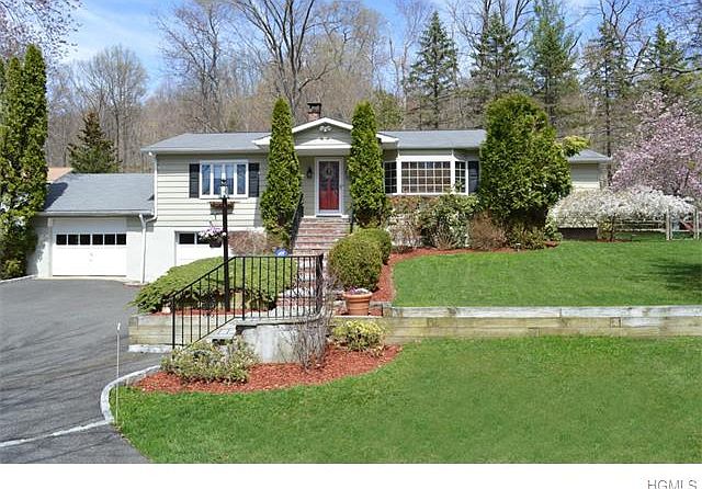 1st image of 8 Acacia Dr