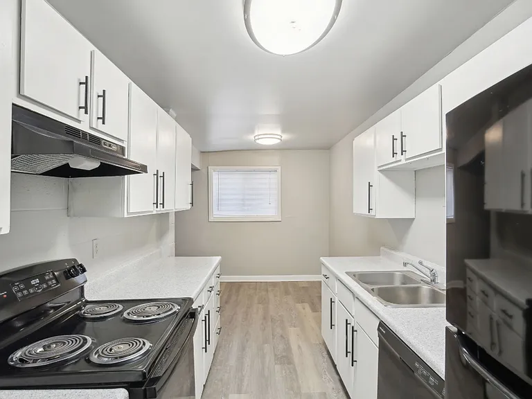 West Hills Apartments — Photo 20