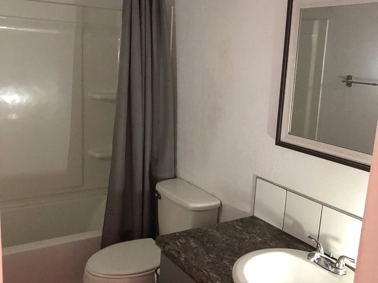 2 bed, 875 sqft, $900 — Photo 2
