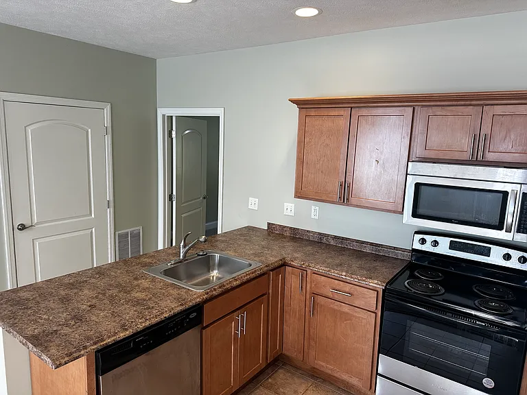1000 Creekview Ln #1101 — Photo 3