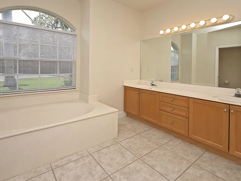 32 Heritage Way — Photo 16