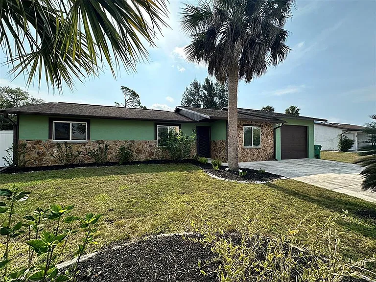 390 Kenova St — Photo 1
