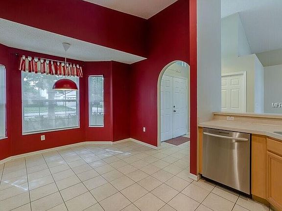 5th image of 557 Hardwood Cir