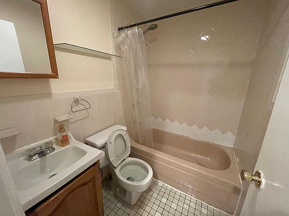 3rd image of 41 Harding Ave Floor 1