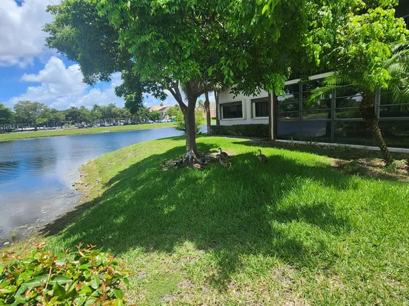 9935 N Belfort Circle, Tamarac, FL 33321