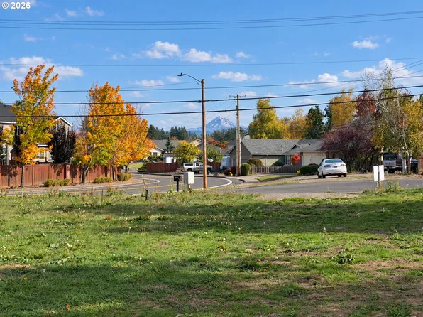 4630 SE Sweetbriar Ct, Troutdale, OR 97060