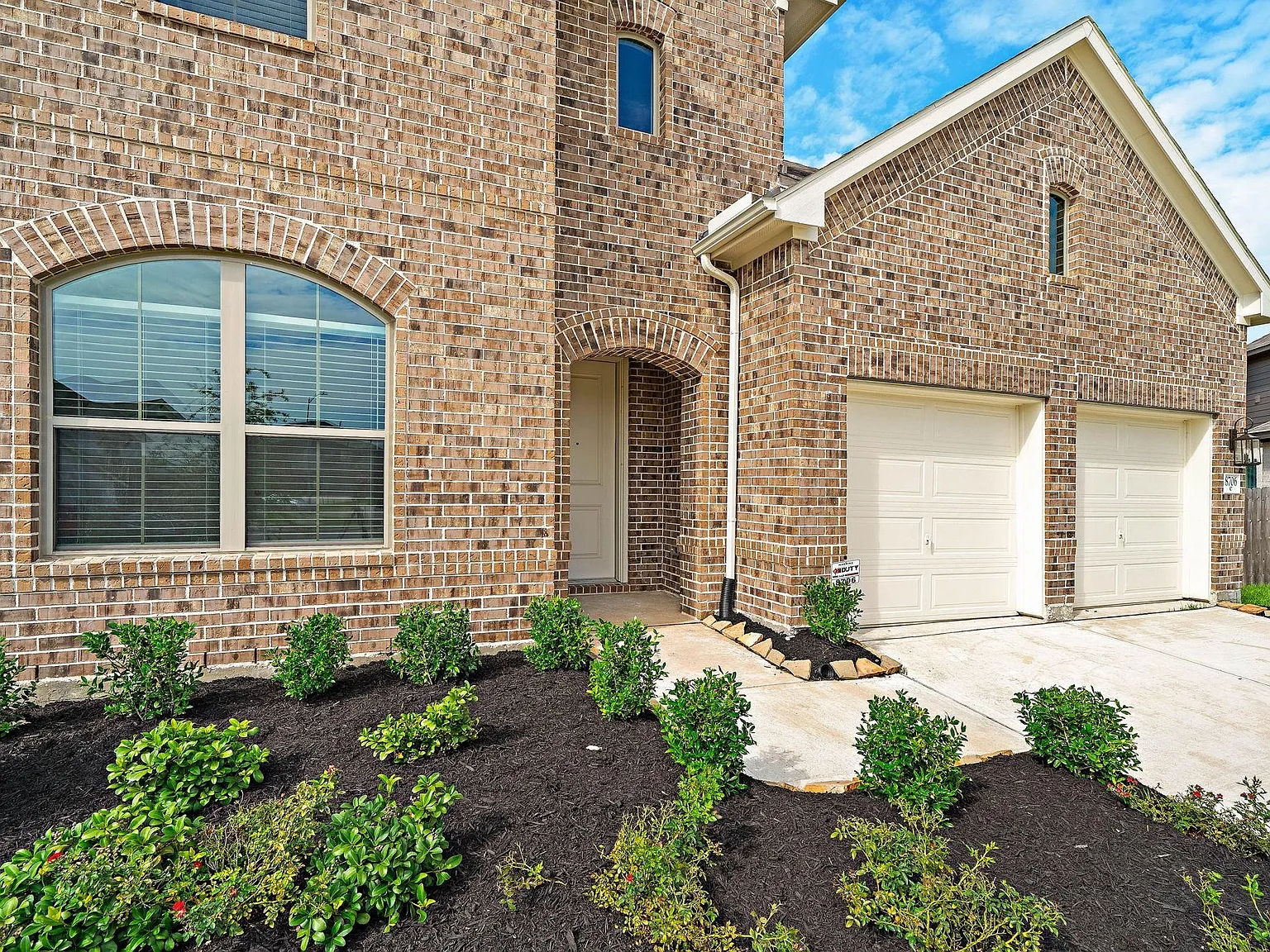 4 bed, 4.5 bath, 2936 sqft, $3,500 — Photo 2