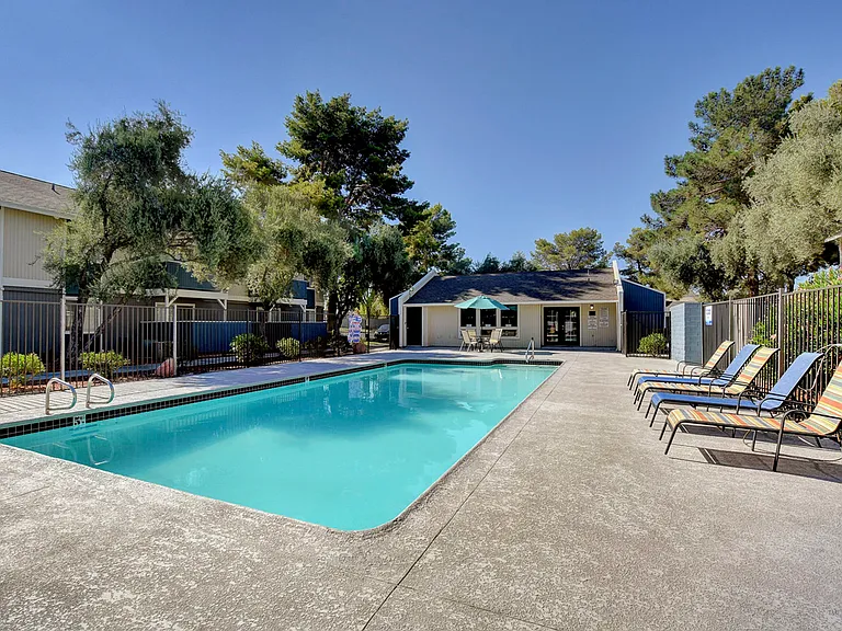 Paradise Square | Apartments For Rent in Las Vegas
