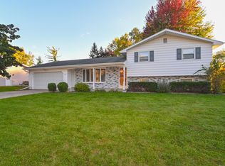 1439 Cormier Rd, Green Bay, WI 54313