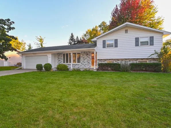 1439 Cormier Rd, Green Bay, WI 54313