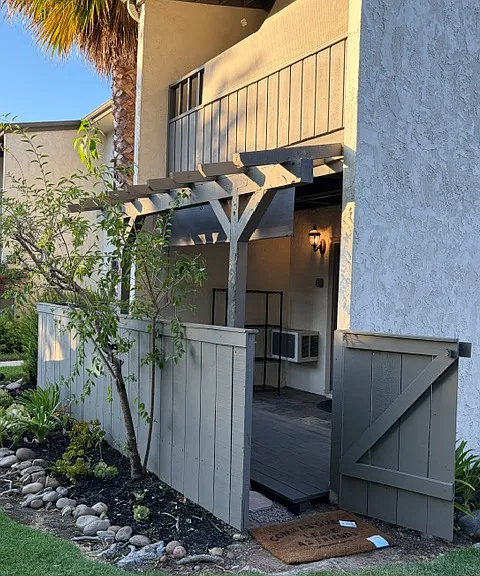 Private gate to front deck.