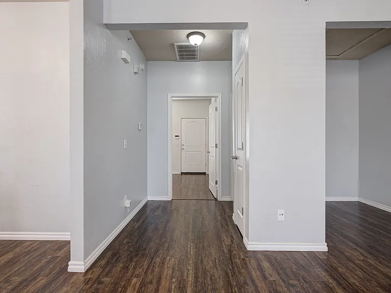 1812 Alameda St — Photo 12