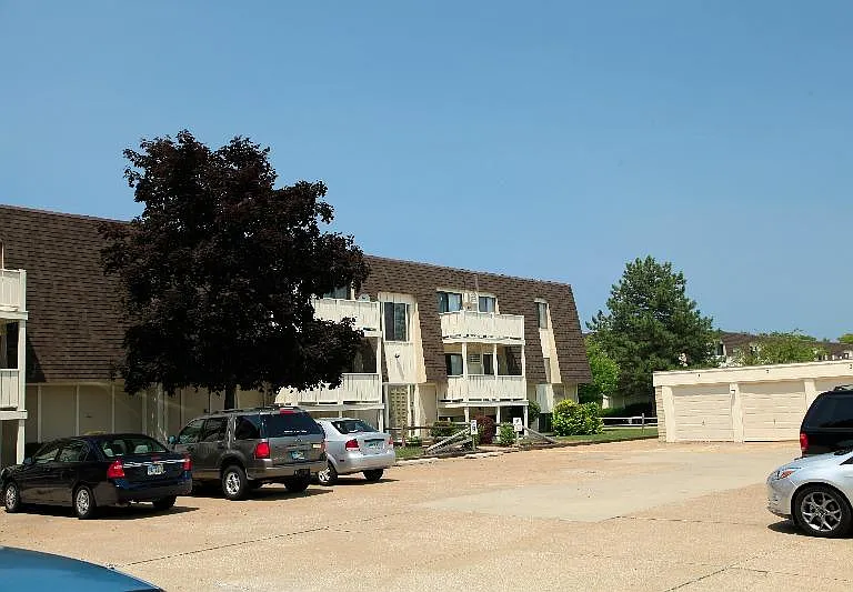 Oak Hills West Apartments — Photo 5