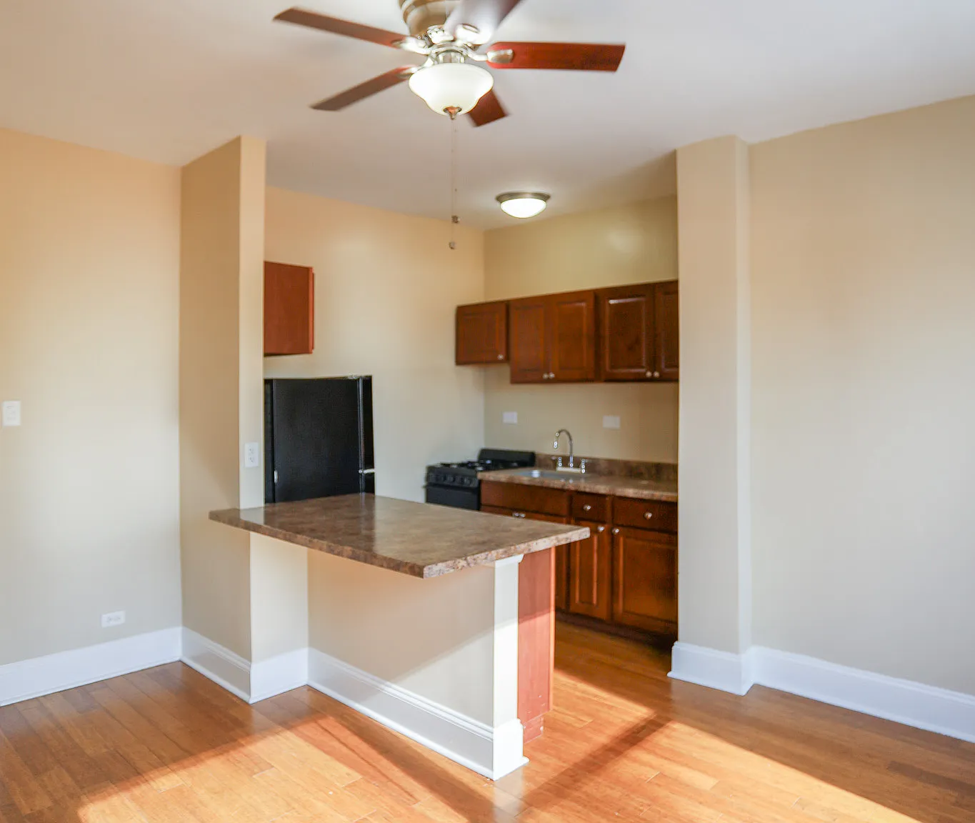 Studio, 375 sqft, $1,125 — Photo 3