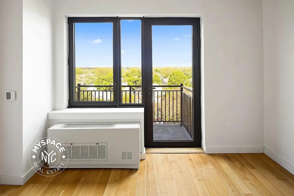 1825 Ocean Avenue — Photo 4