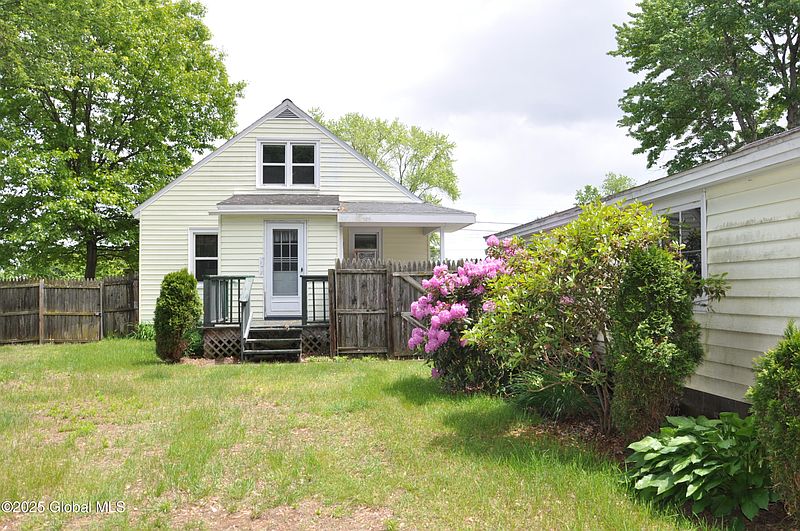 3rd image of 545 Gansevoort Road