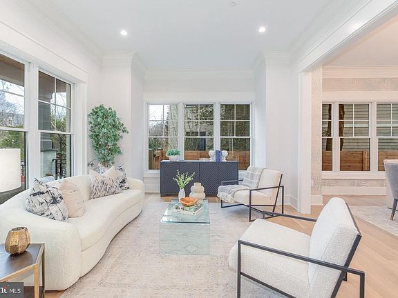 3rd image of 7113 Fairfax Rd