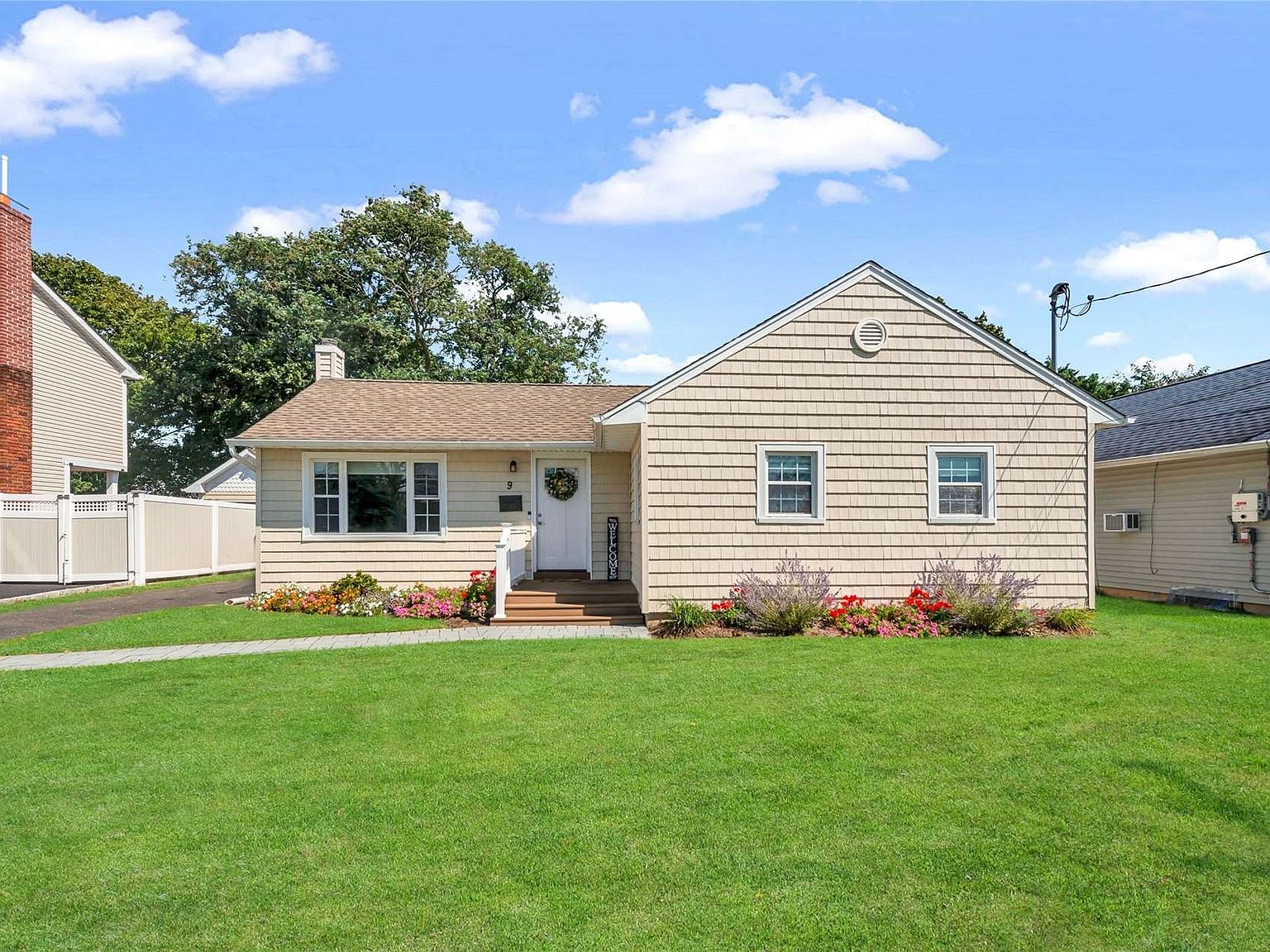 9 Beachwood Drive, Babylon, NY 11702 Zillow