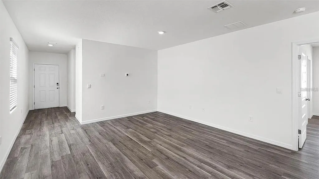 3 bed, 2.0 bath, 1593 sqft, $1,800 — Photo 3
