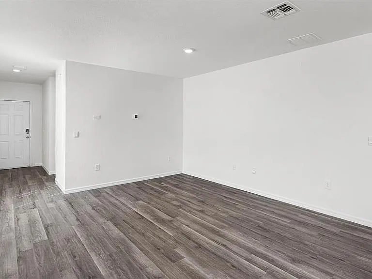 1628 Hummingbird Rd — Photo 3