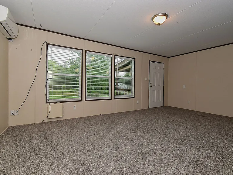 550 Quail Run Cir — Photo 5