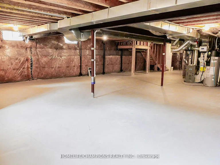 102 Benadir Ave — Photo 34