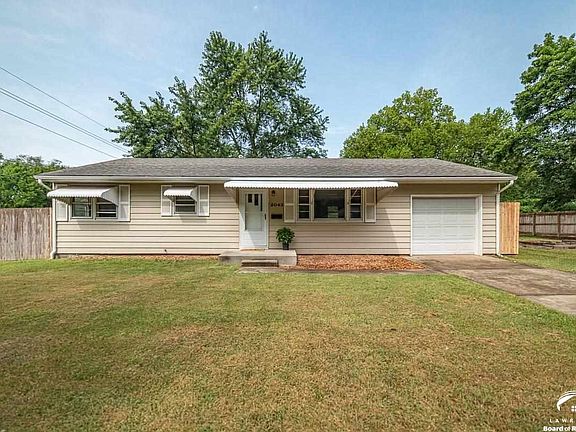 2043  Hillview Lawrence, KS listing photo #2