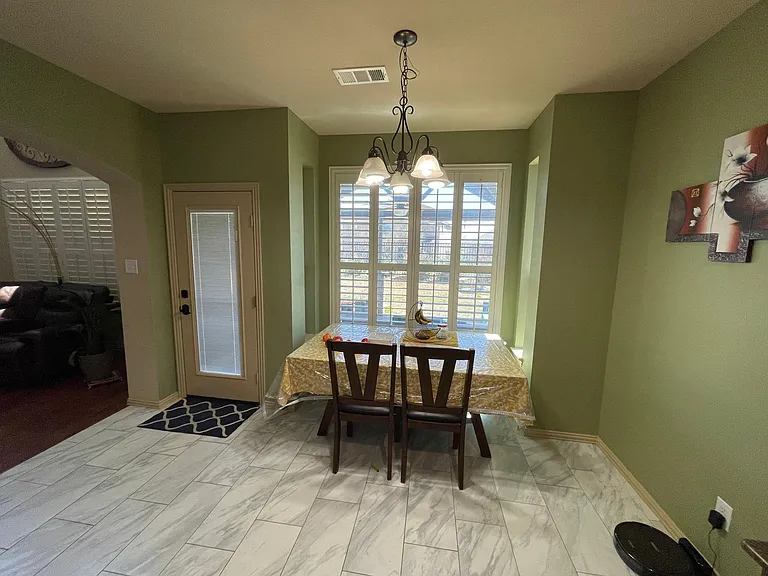 12812 Outlook Ave — Photo 11