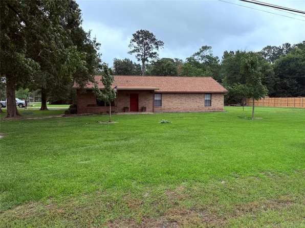 4902 Magnolia Ln, Dayton, TX 77535
