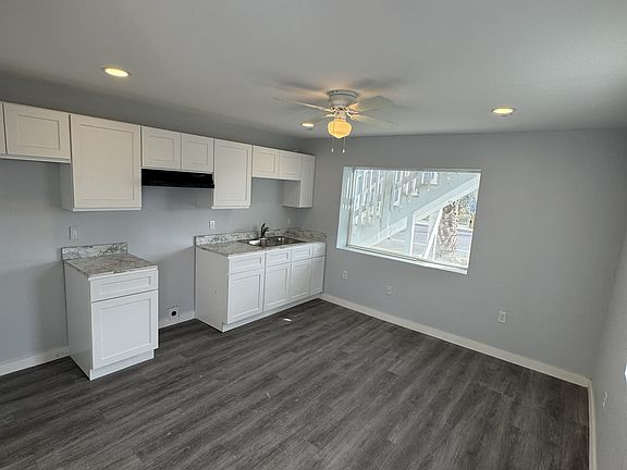 4th image of 201 W Dolphin St #6