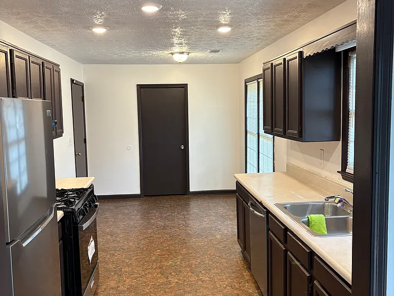 865 Bristol Way — Photo 8
