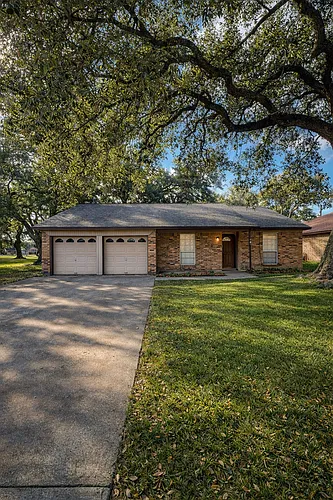 301 Forest Oaks Ln Photo 1