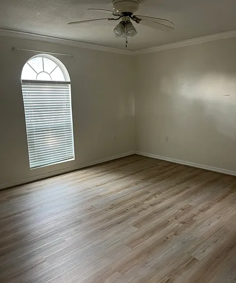 1610 Thornton Ave — Photo 9