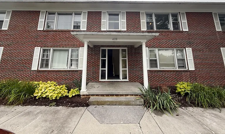 424 Harding Ave #C — Photo 1