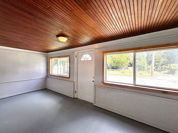 3rd image of 373 E Holbrook Ave
